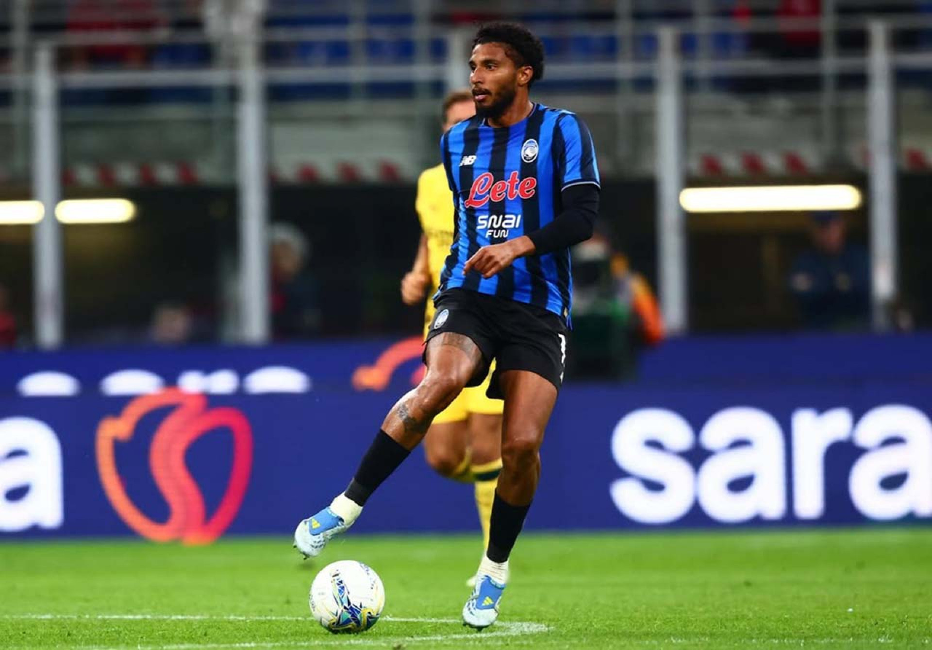 Manchester United acerta chegada de brasileiro para o meio-campo