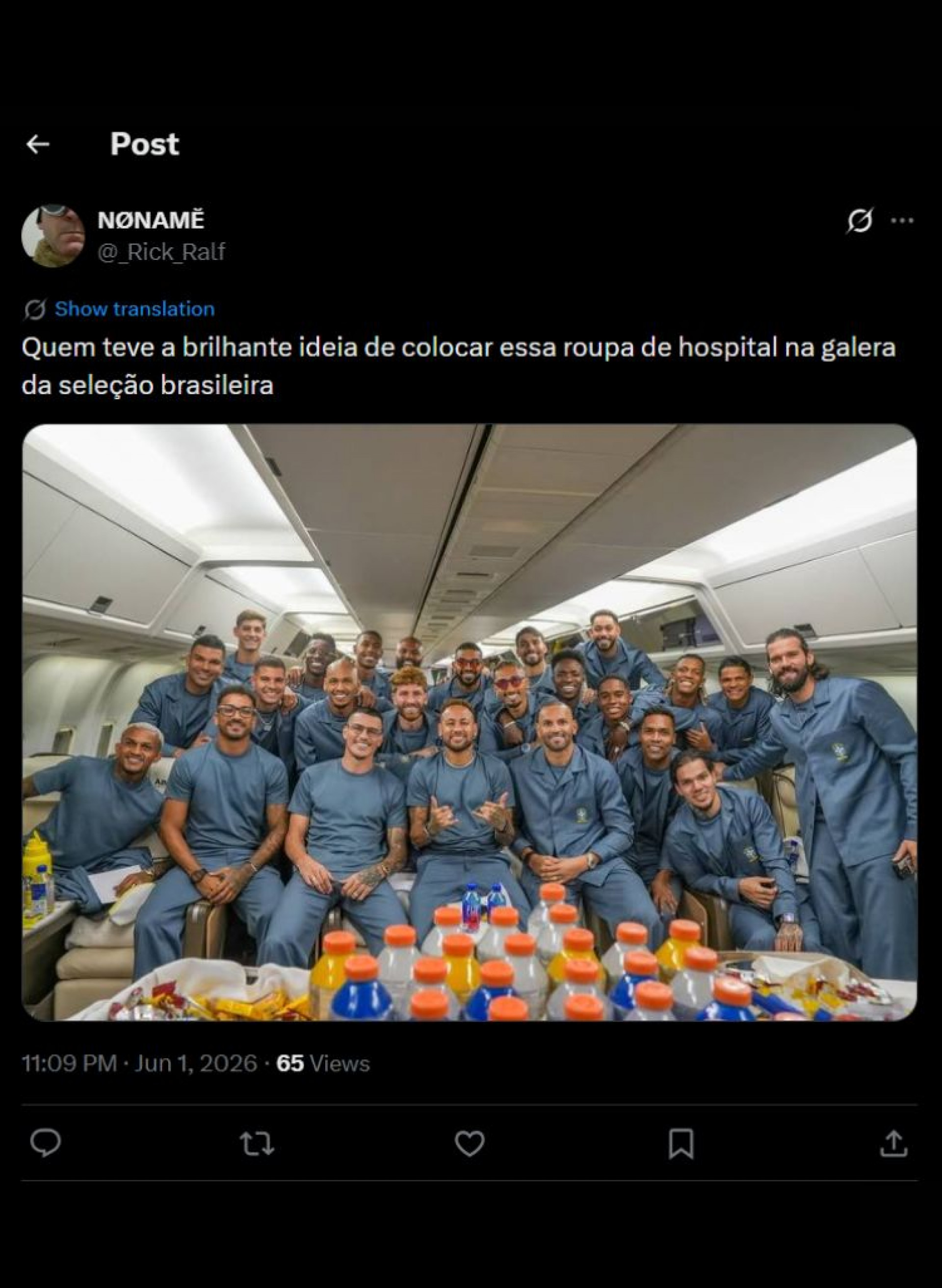Traje de viagem da Seleção gerou memes - Reprodução / X