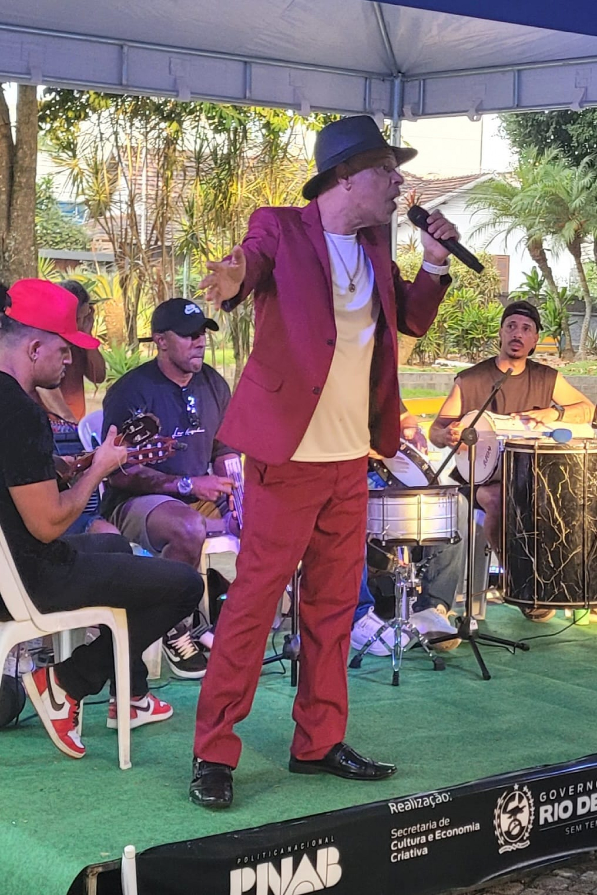 Samba na Praça celebra aniversário de Magé