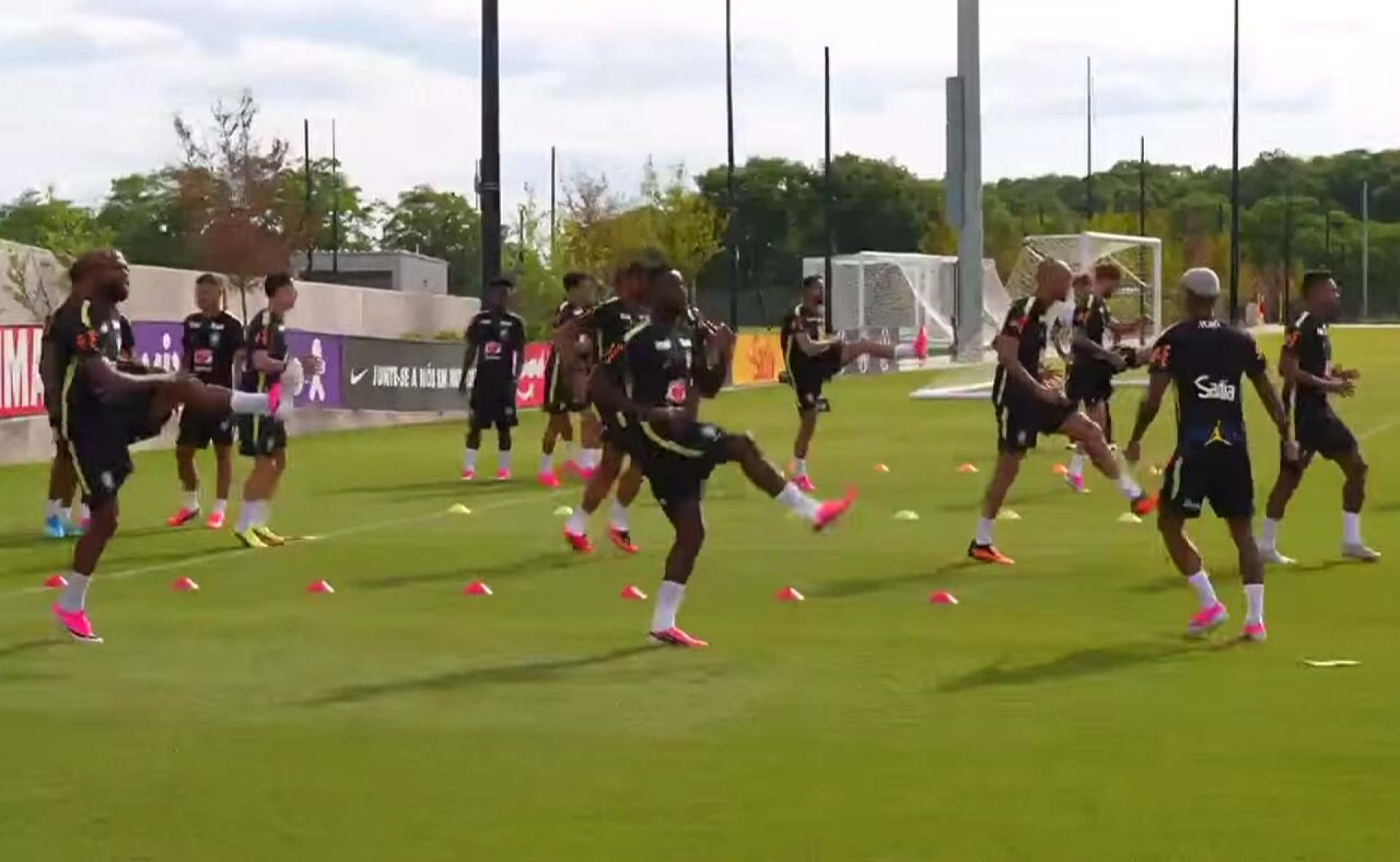 Sele&ccedil;&atilde;o Brasileira realiza primeiro treino em solo norte-americano