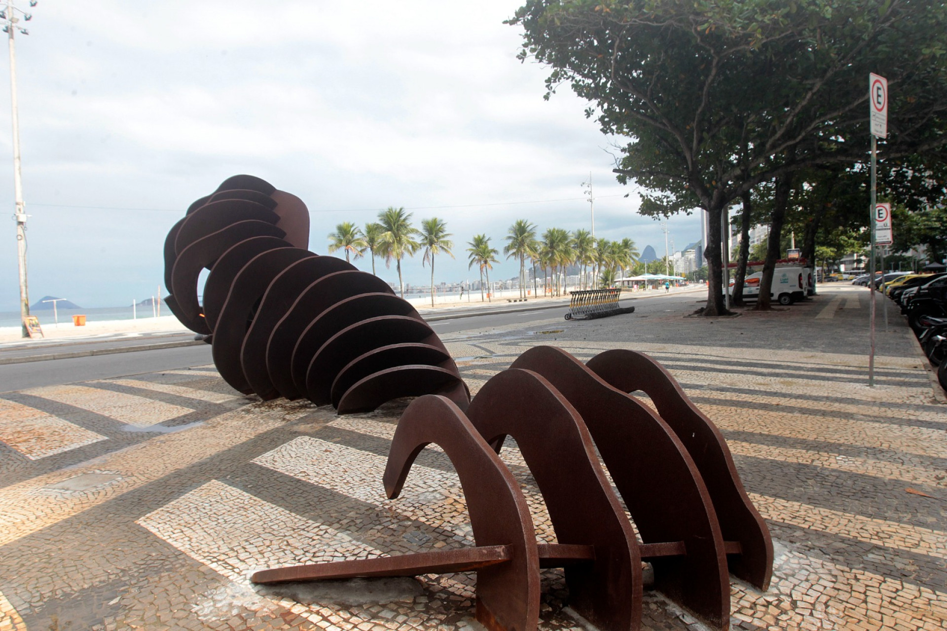 Escultura 'A Baleia' retornou ao Calçadão do Leme, na Zona Sul do Rio - Reginaldo Pimenta / Agência O Dia