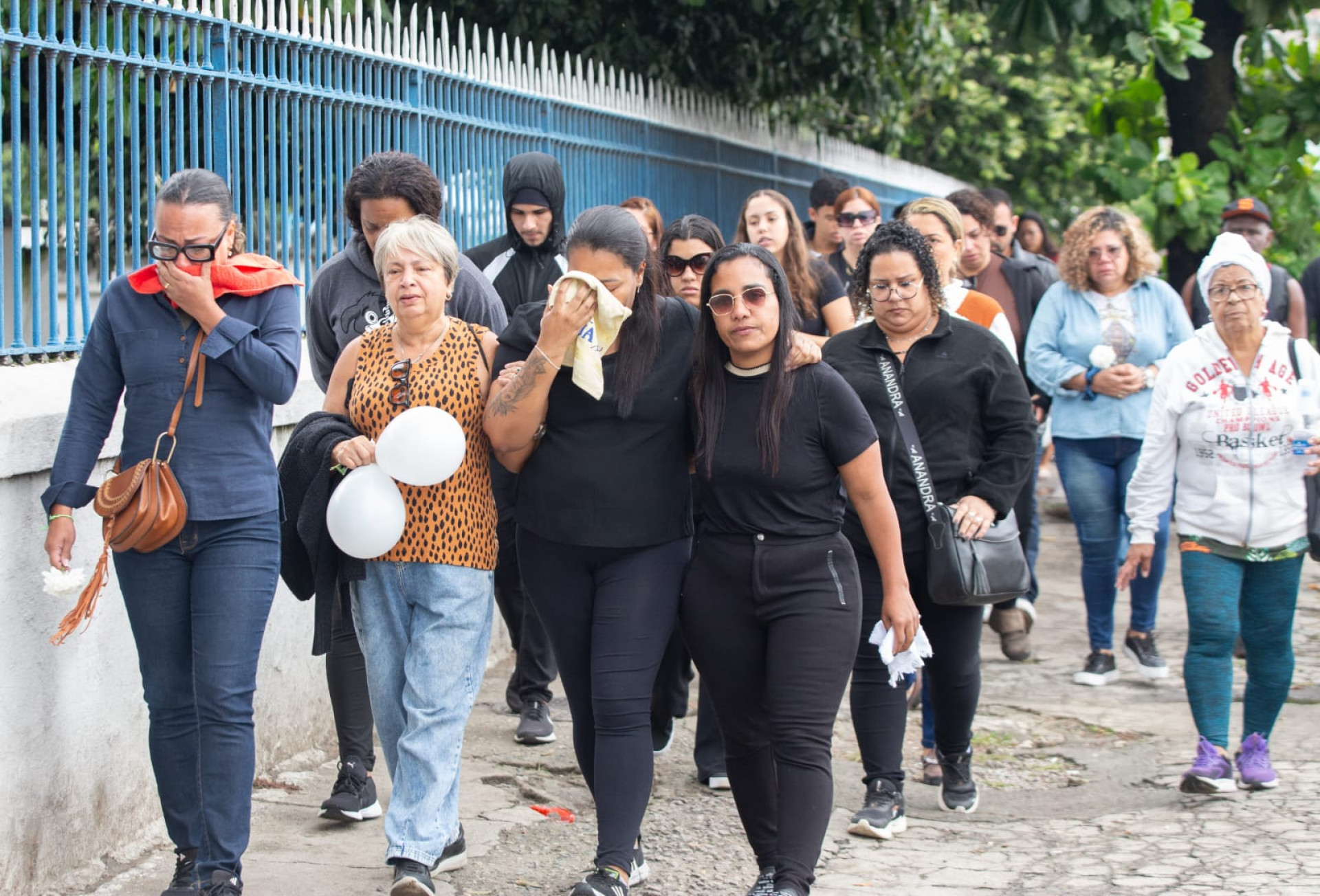 Enterro de Bento foi marcado por forte comoção - Érica Martins/Agência O DIA