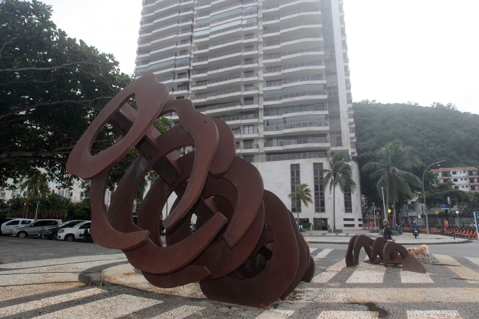 Escultura 'A Baleia' retornou ao Calçadão do Leme, na Zona Sul do Rio, após reparos - Reginaldo Pimenta / Agência O Dia