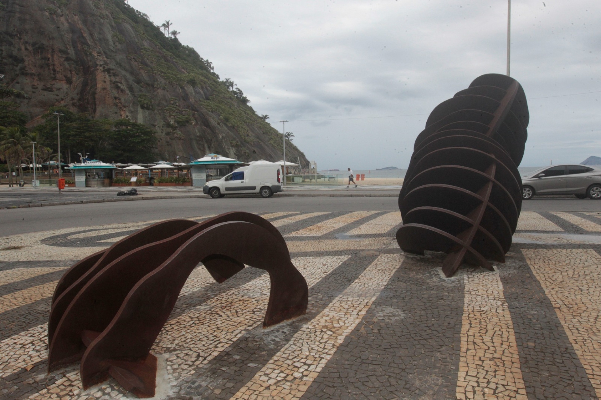 Escultura 'A Baleia' retornou ao Calçadão do Leme após reparos - Reginaldo Pimenta / Agência O Dia