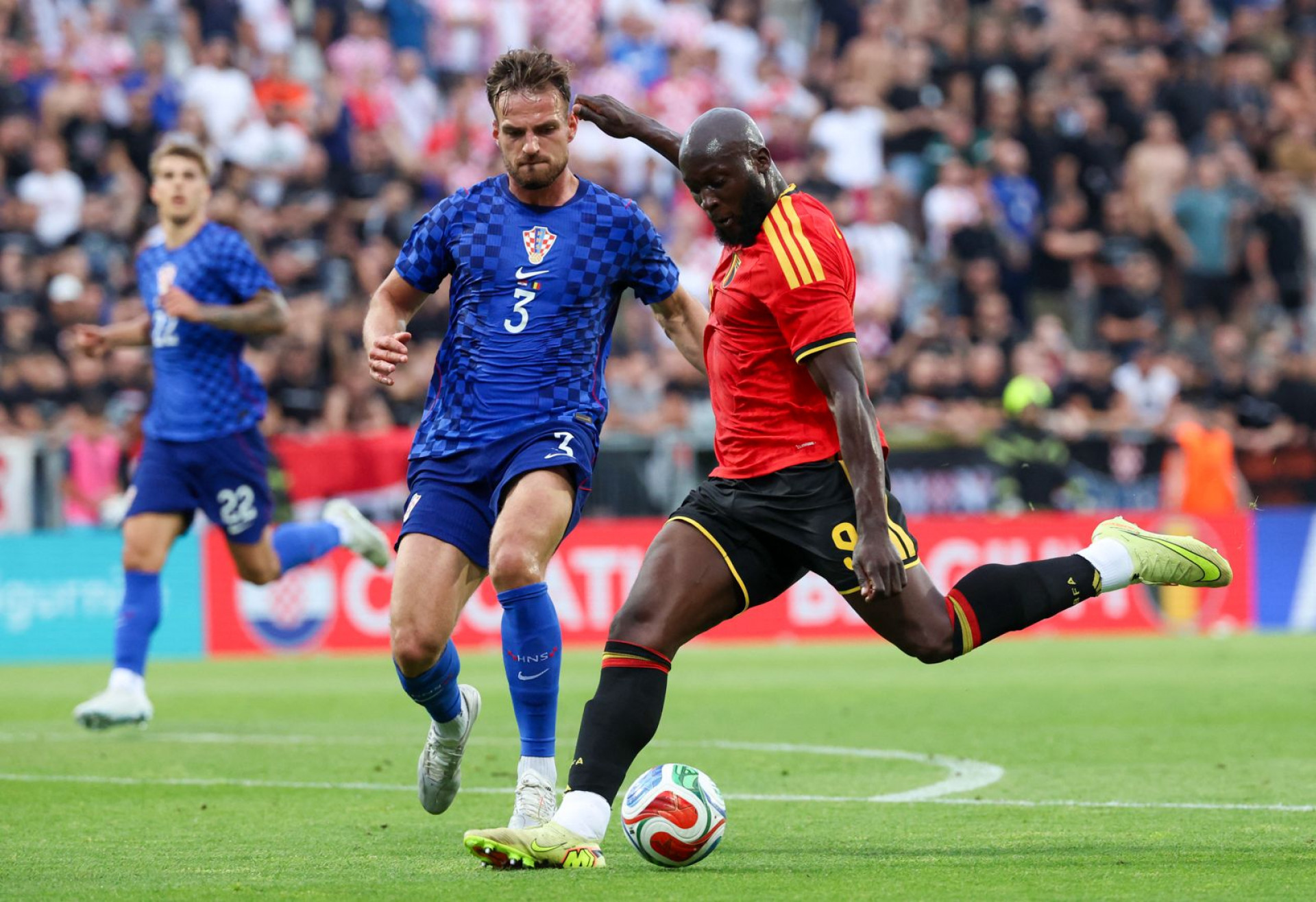 Lukaku alcança marca, e Bélgica vence Croácia em amistoso pré-Copa