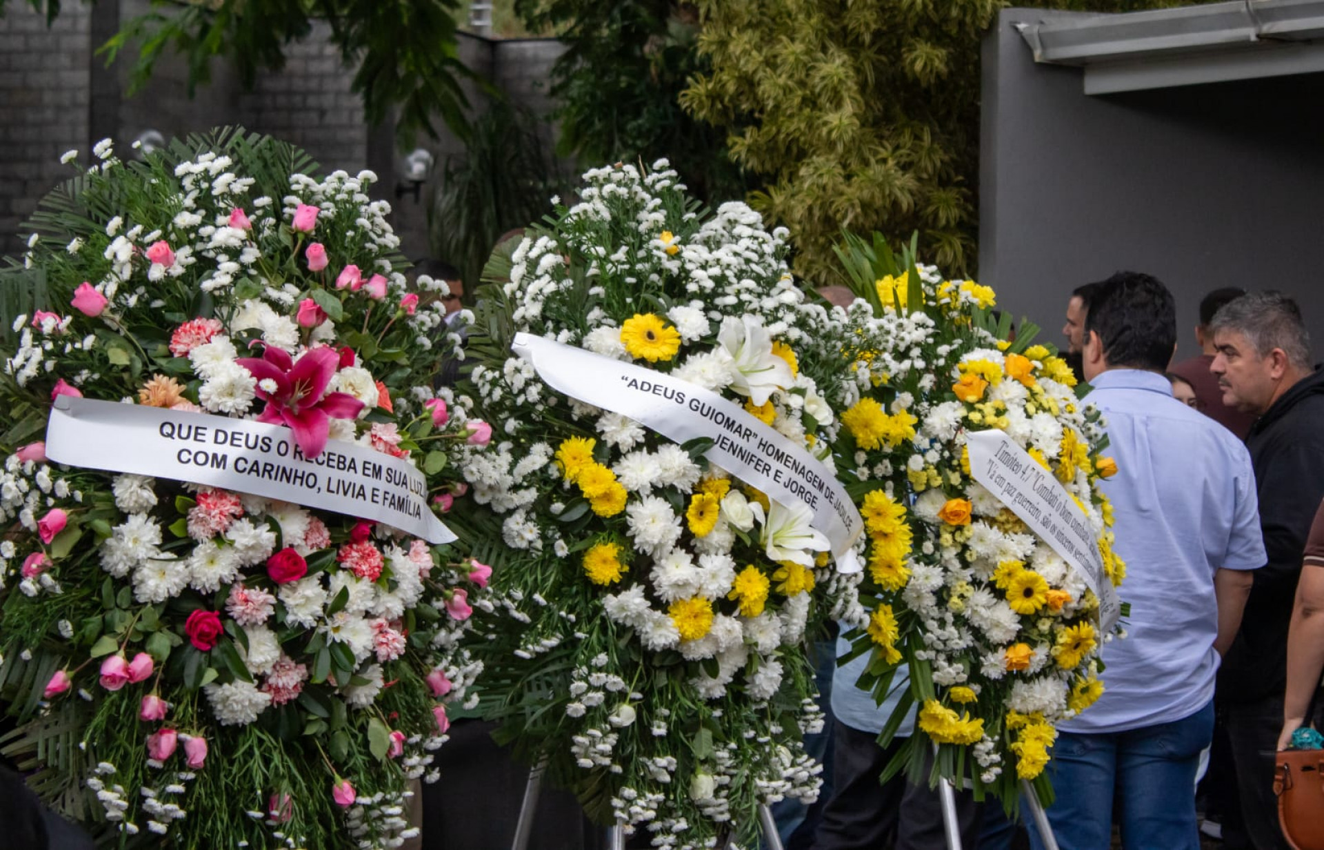 Corpo do PM Adriano Pereira de Sousa foi sepultado no Cemitério Jardim da Saudade, em Sulacap - Érica Martin/Agência O Dia
