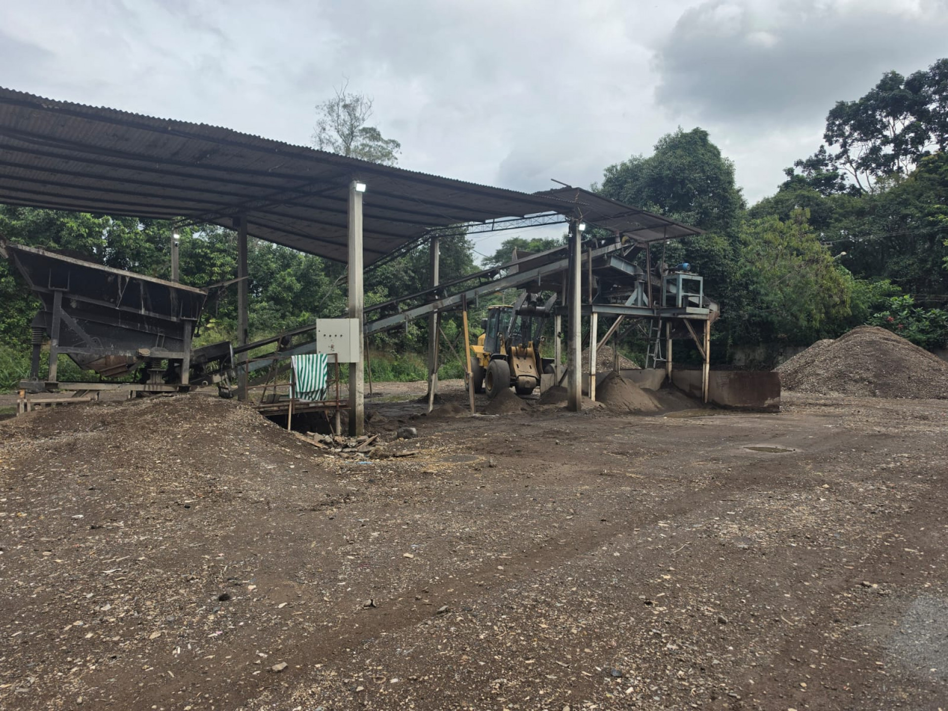 PM interrompe atividades ilegais de mineração e depósito de resíduos em Santa Cruz, Zona Oeste do Rio - Divulgação / Polícia Militar