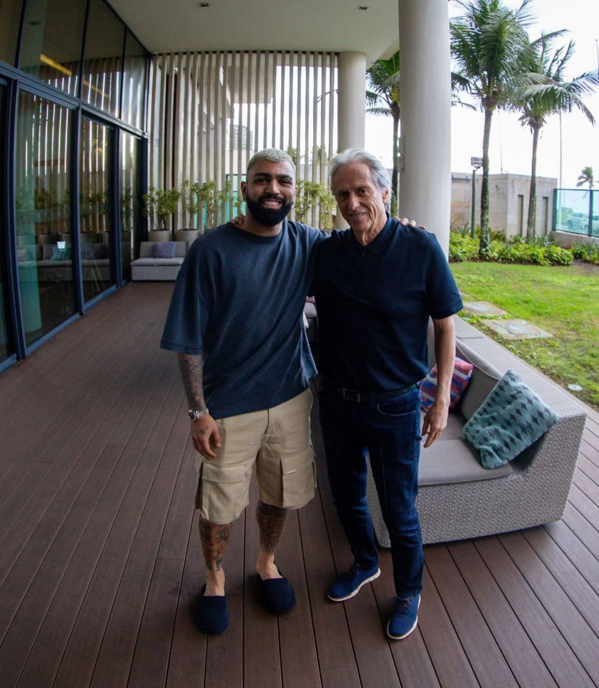 Gabigol compartilha imagem de encontro com o técnico Jorge Jesus