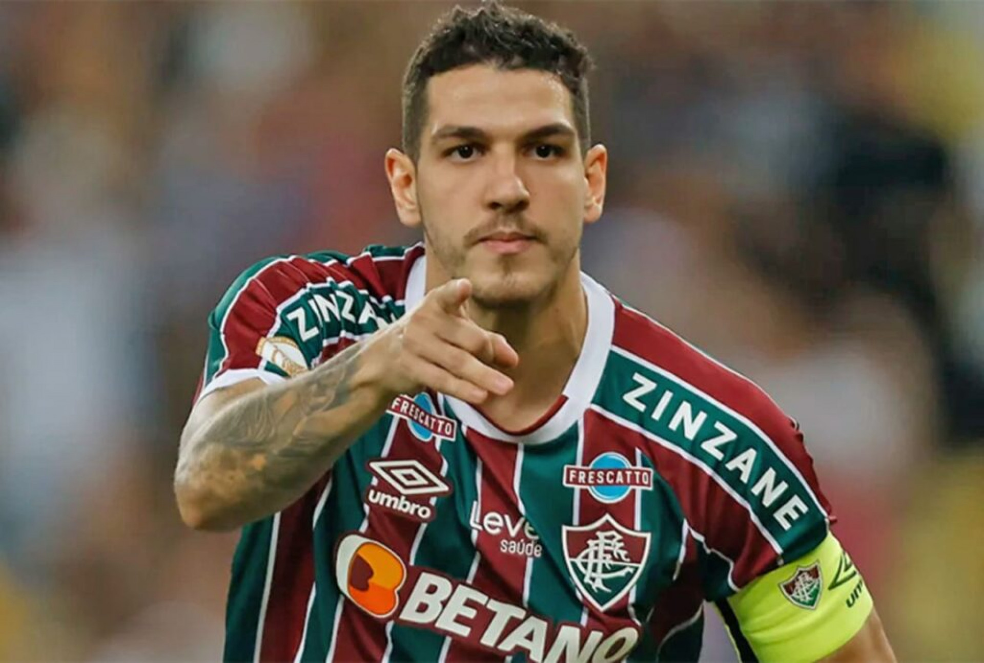 Fluminense prioriza refor&ccedil;os para zaga e n&atilde;o descarta sa&iacute;das