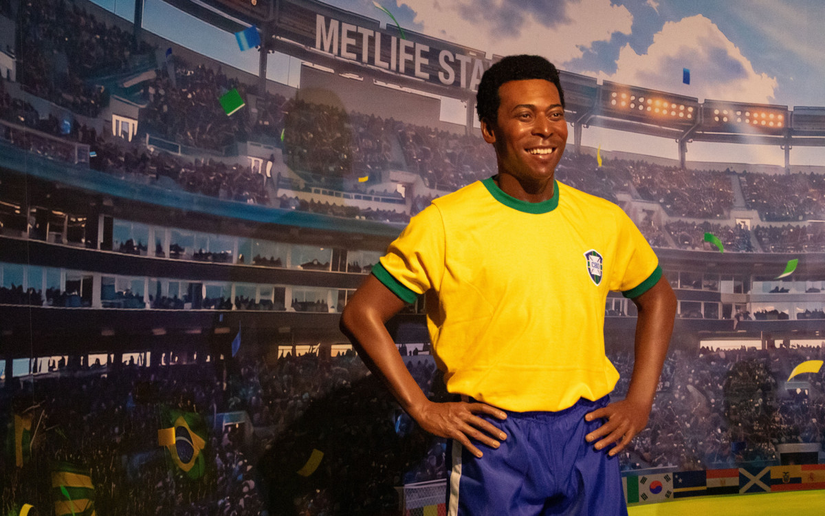 Est&aacute;tua do Rei Pel&eacute;, produzida na Inglaterra, est&aacute; exposta na Galeria da Copa, no AquaRio
