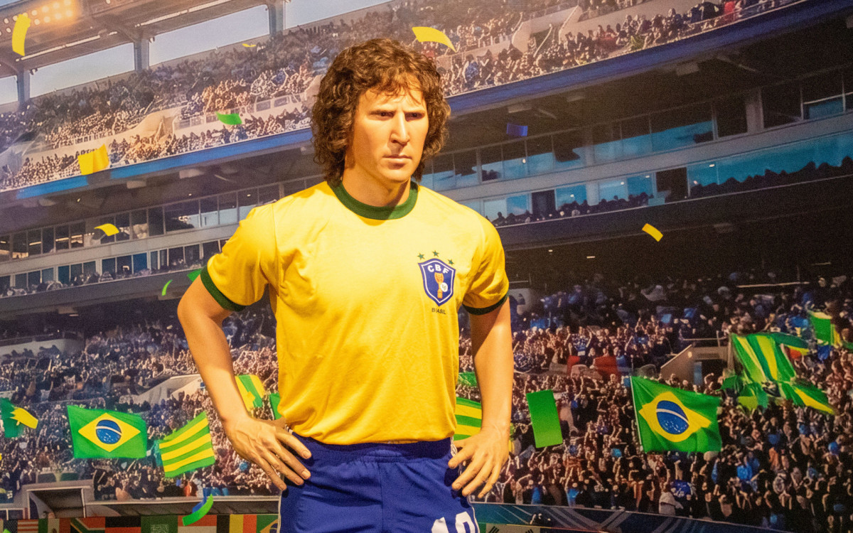 Est&aacute;tua do jogador Zico est&aacute; exposta na Galeria da Copa, no AquaRio