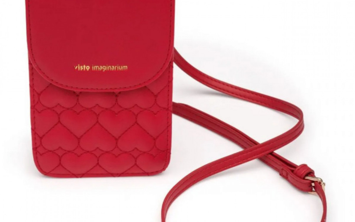 Na Imaginarium, a bolsa porta celular Matelassê Corações passou de R$ 149,90 para R$ 49,90