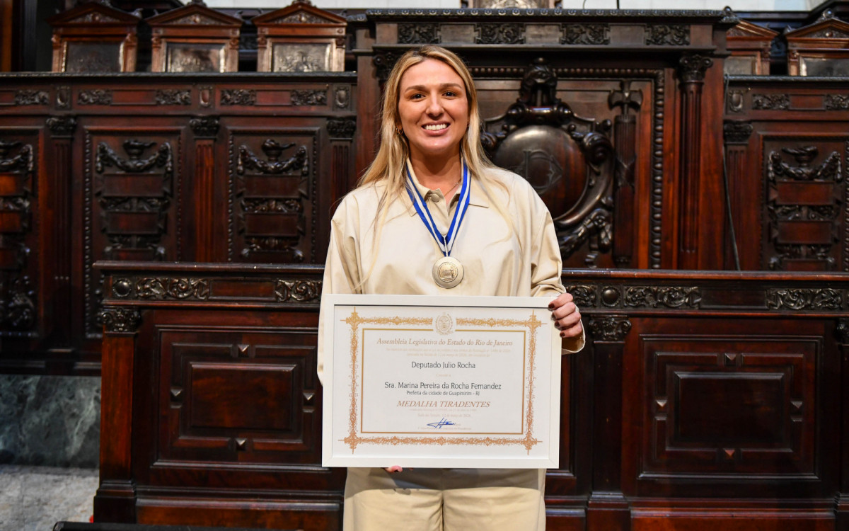 Prefeita Marina Rocha com a Medalha Tidadentes. - Divulga&ccedil;&atilde;o