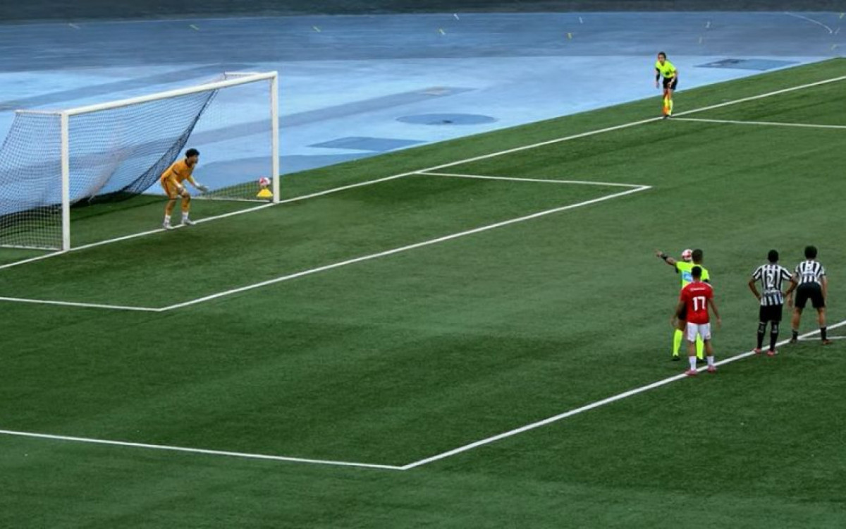 Bruninho Samudio defendeu o pênalti na reta final de partida