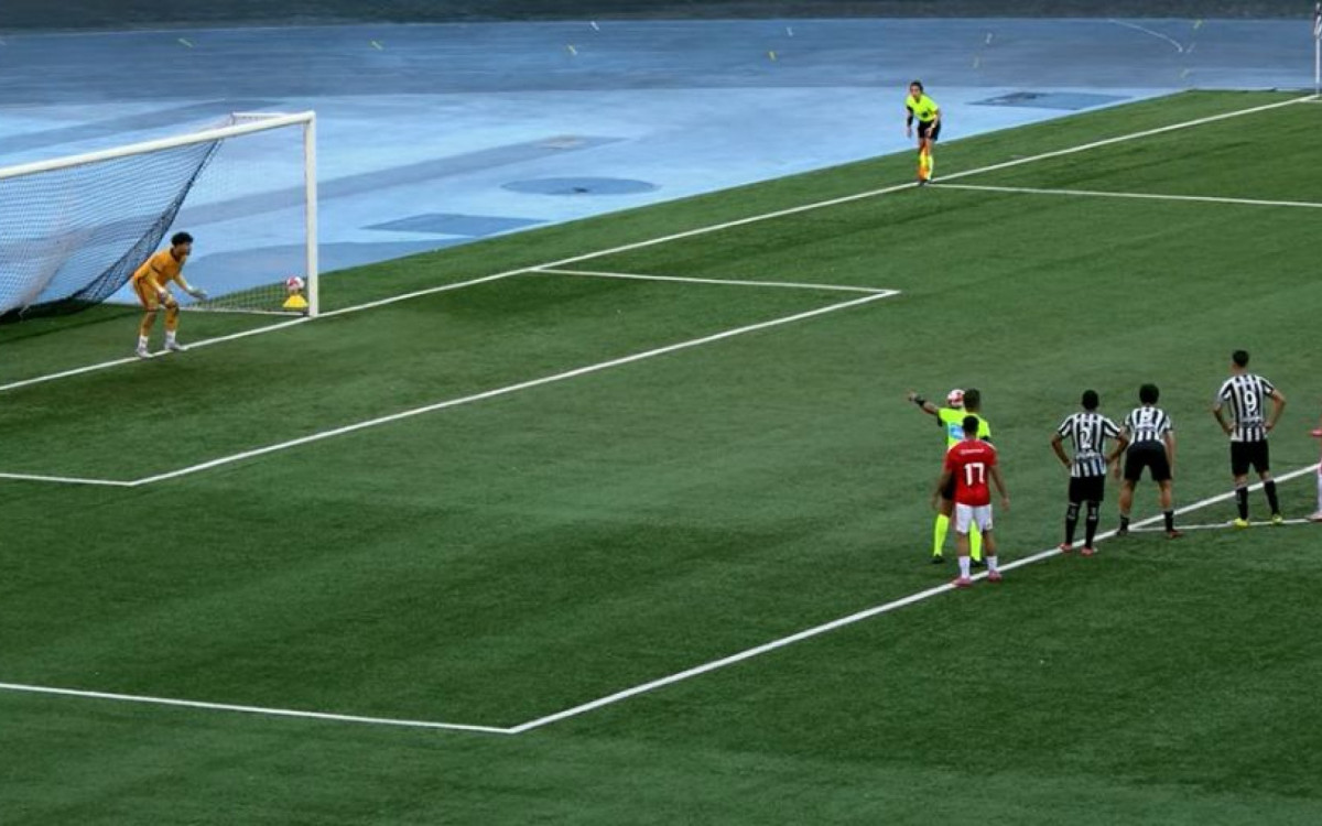 Bruninho Samudio defendeu o pênalti na reta final de partida