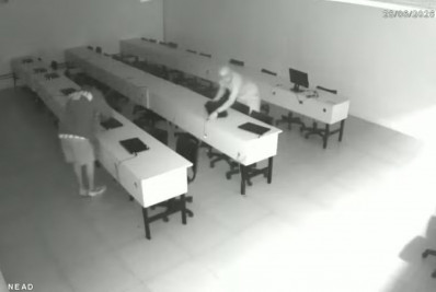 Vídeo: Dupla é flagrada furtando mais de 20 computadores de faculdade