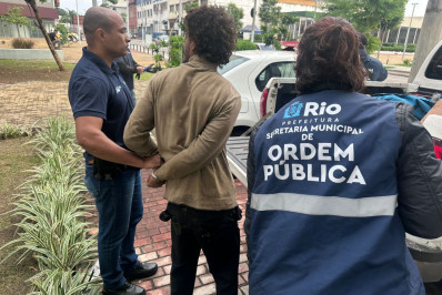 Homem procurado por tráfico é preso com cocaína no Santo Cristo