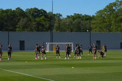 Carlo Ancelotti testa mudanças em treino da seleção brasileira