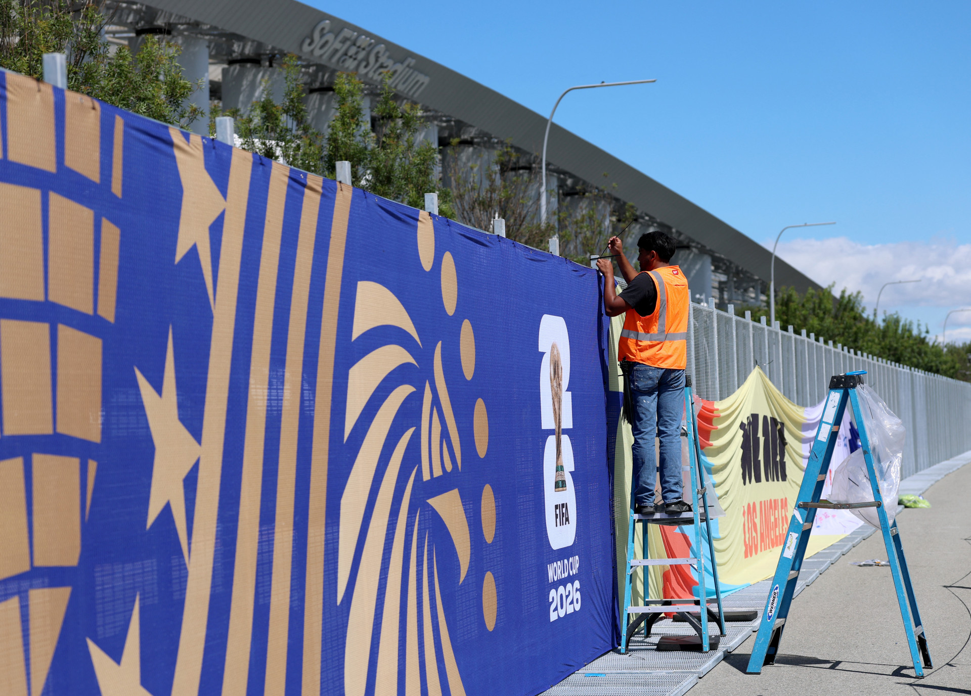 Vídeo! Estádio de Los Angeles finaliza preparativos para a Copa do Mundo