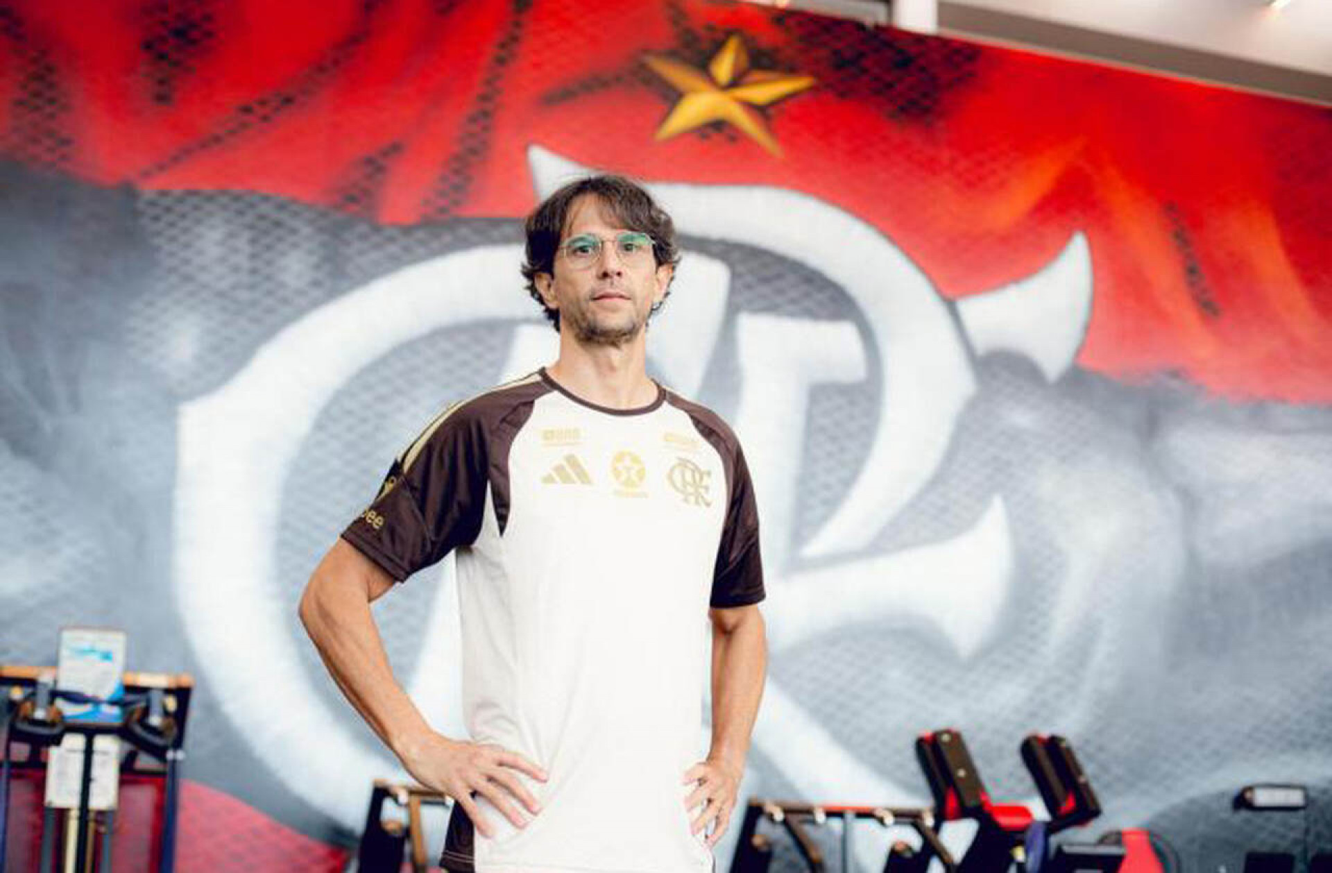 Flamengo apresenta novo t&eacute;cnico do sub-20