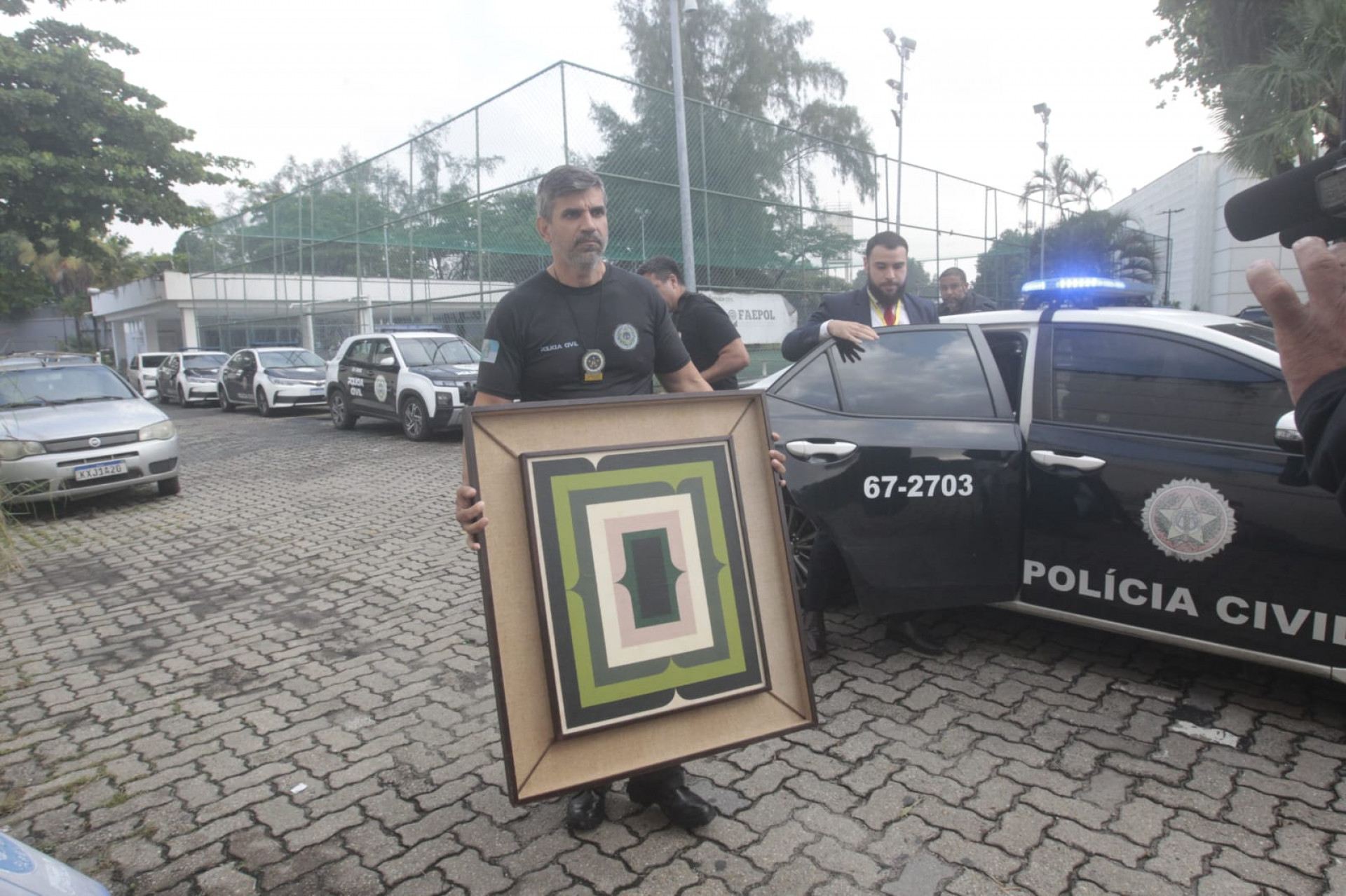 Quadro foi encontrado por agentes da DDEF - Reginaldo Pimenta / Agência O Dia