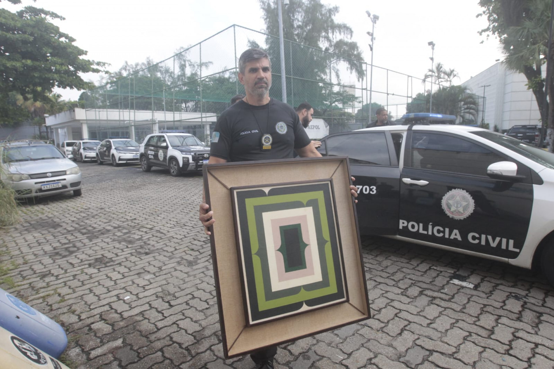 Quadro foi encontrado por agentes da DDEF - Reginaldo Pimenta / Agência O Dia