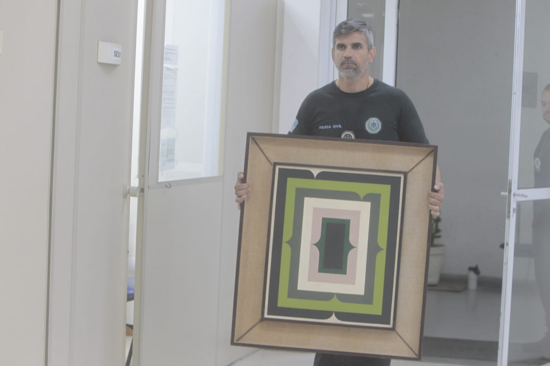 Quadro foi encontrado por agentes da DDEF - Reginaldo Pimenta / Agência O Dia