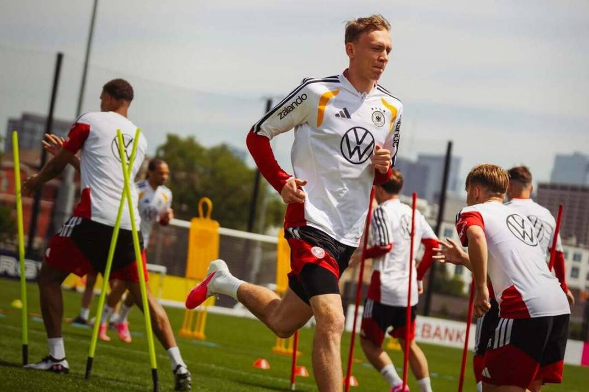 Lesionado, Neuer perde mais um treino da sele&ccedil;&atilde;o da Alemanha