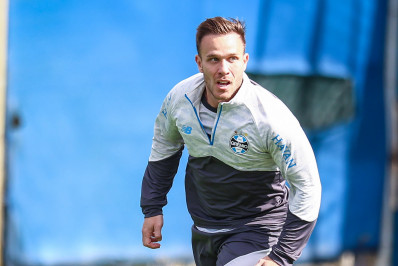 Fluminense consulta situação de Arthur, do Grêmio