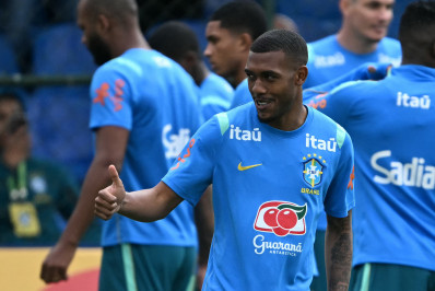Ancelotti testa Rayan e zagueiro do Flamengo como titulares em treino desta quinta