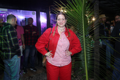 Elenco de 'Coração Acelerado' curte festa junina no Rio