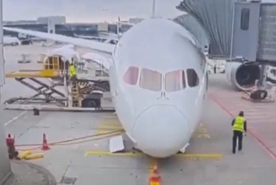 Funcionários de companhia área ficam feridos após trem de pouso quebrar no aeroporto de Frankfurt