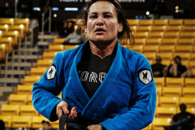Atleta master, Simone de Abreu celebra pódio ao lado de estrelas no Mundial de Jiu-Jitsu 2026