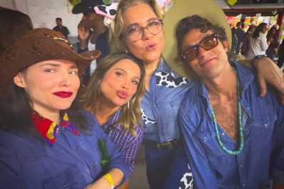 Leticia Colin se diverte em arraiá com atores da novela 'Quem Ama Cuida'