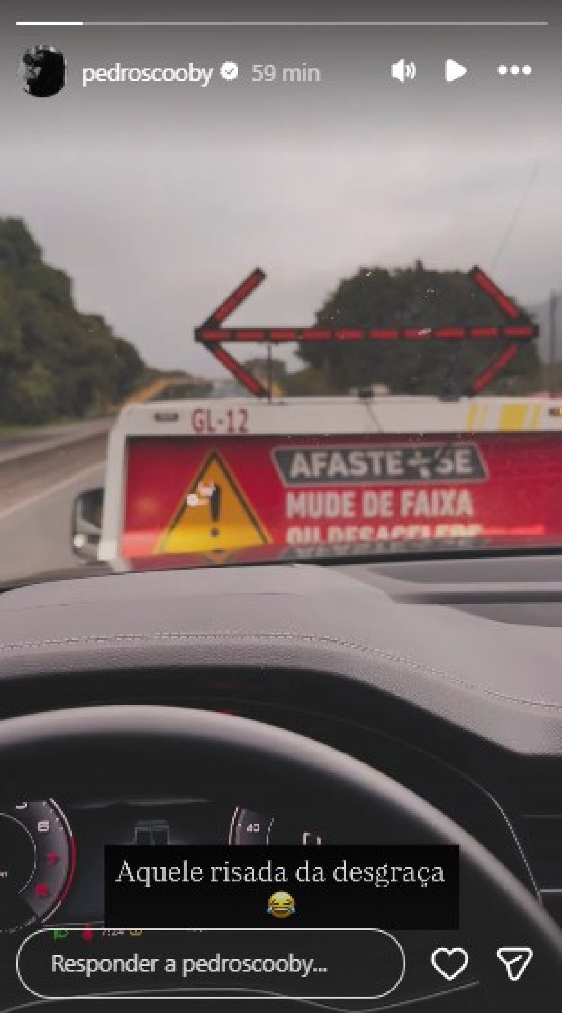 Pedro Scooby tem carro rebocado após pneu furar - Reprodução de vídeo / Instagram