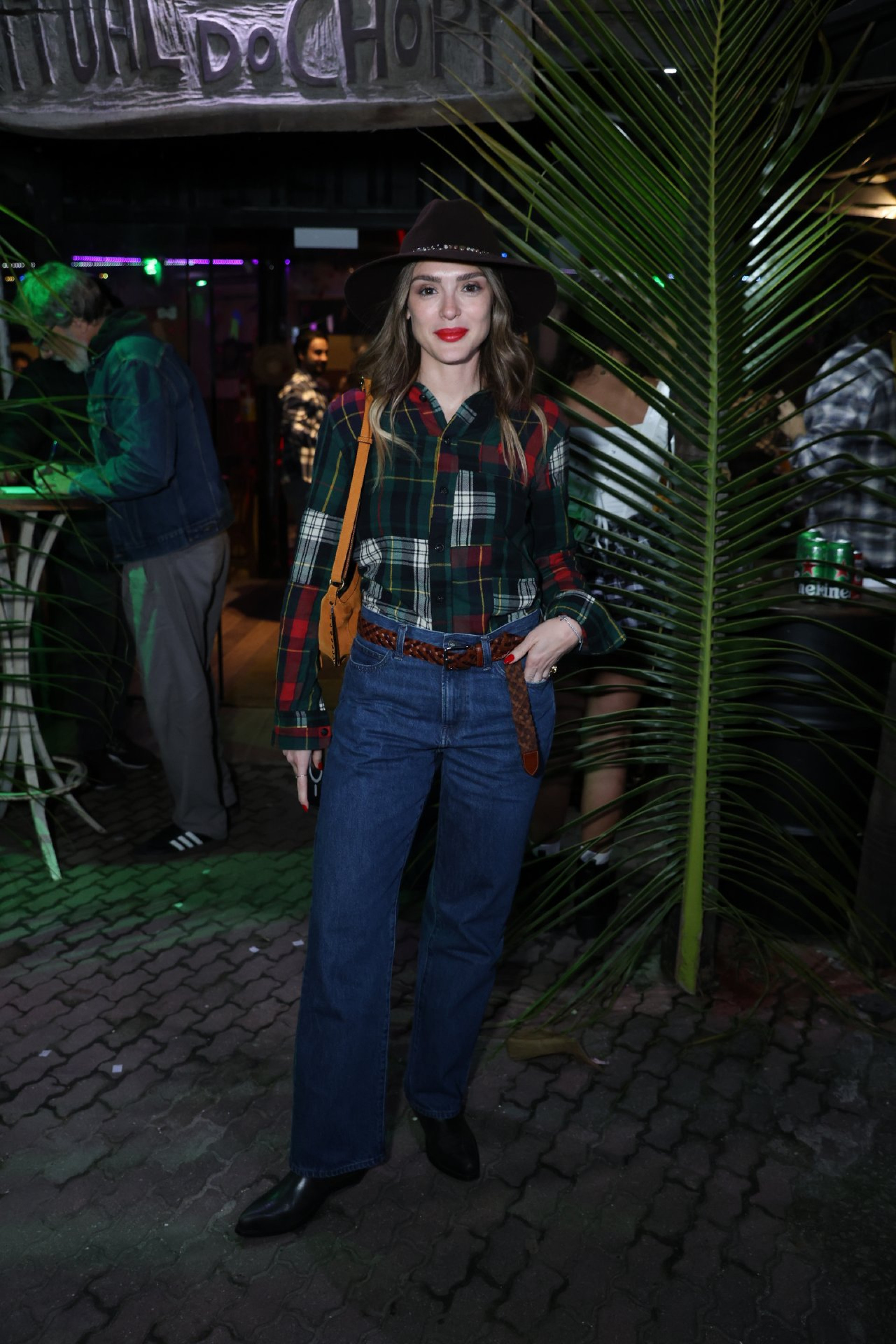 Isabelle Drummond em comemora&ccedil;&atilde;o junto a elenco de Cora&ccedil;&atilde;o Acelerado - Daniel Pinheiro/BrazilNews