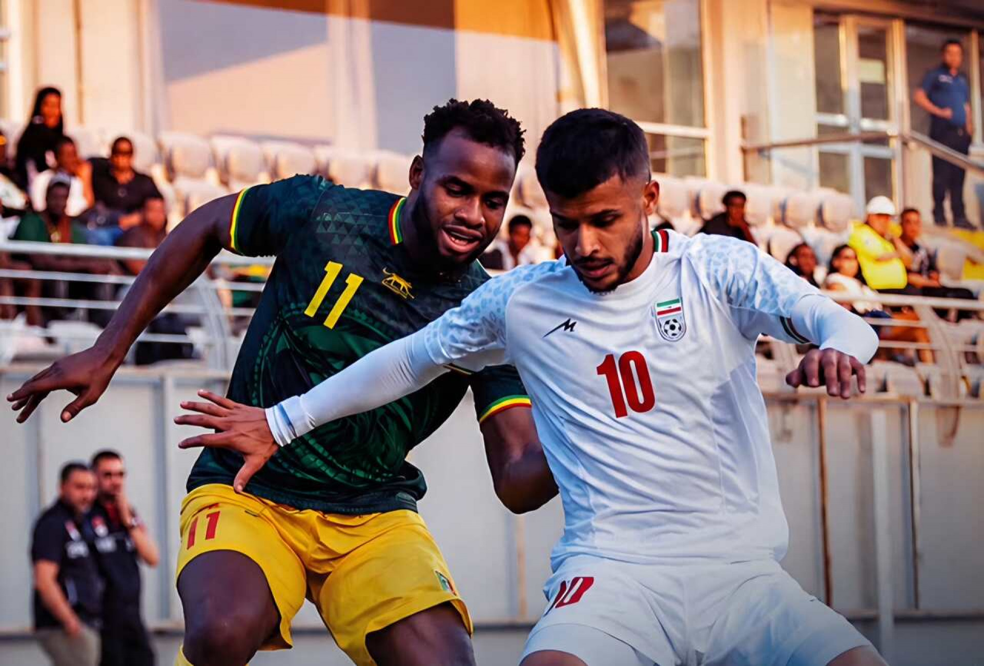 Com port&otilde;es fechados, Ir&atilde; vence Mali em amistoso para Copa do Mundo