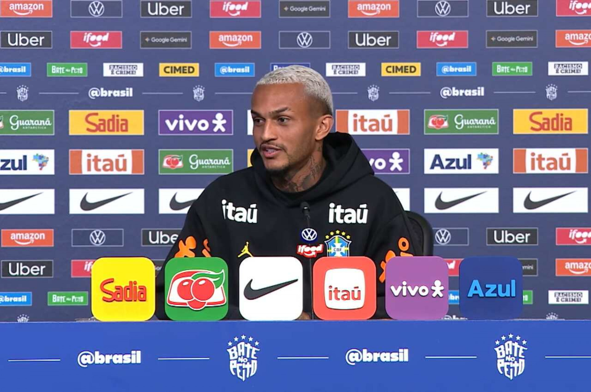 Wesley destaca polival&ecirc;ncia e revela orienta&ccedil;&otilde;es de Ancelotti: “Ajuda nos detalhes”