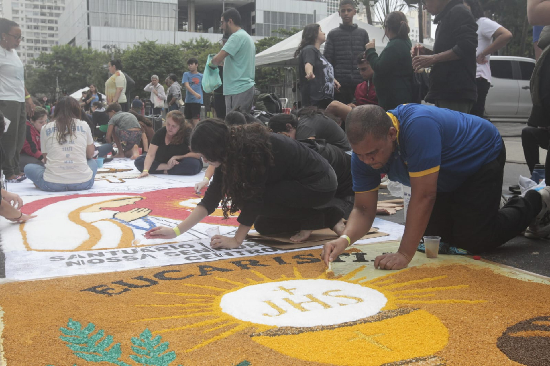 Fi&eacute;is enfrentaram temperaturas baixas e chegaram ao Centro antes das 5h - Reginaldo Pimenta/ Ag&ecirc;ncia O Dia