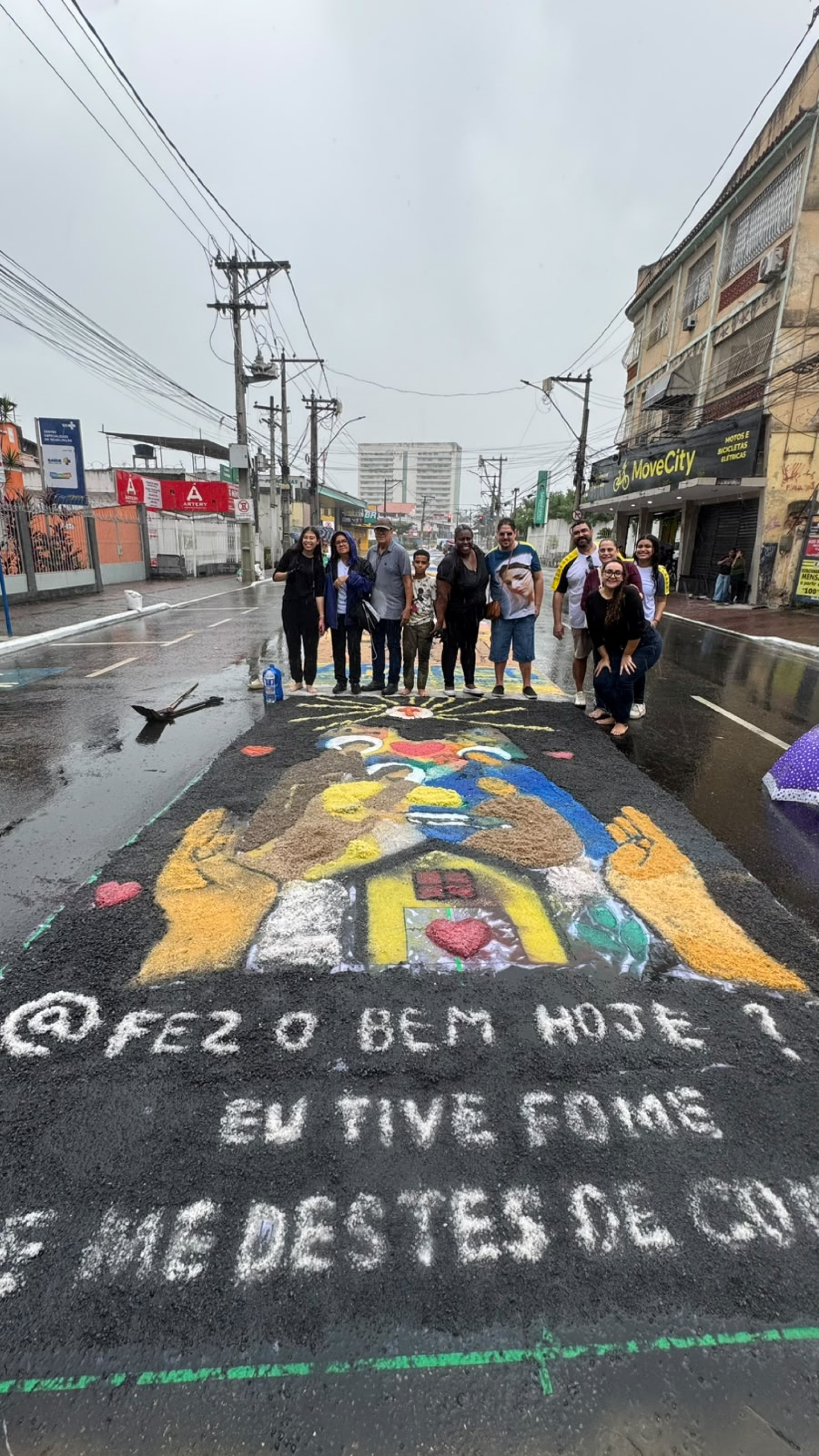 236 painéis de 5,50 de altura x 3 de largura foram criados por voluntários de São Gonçalo - Divulgação/ Pascom Paróquia N. S. de Fátima