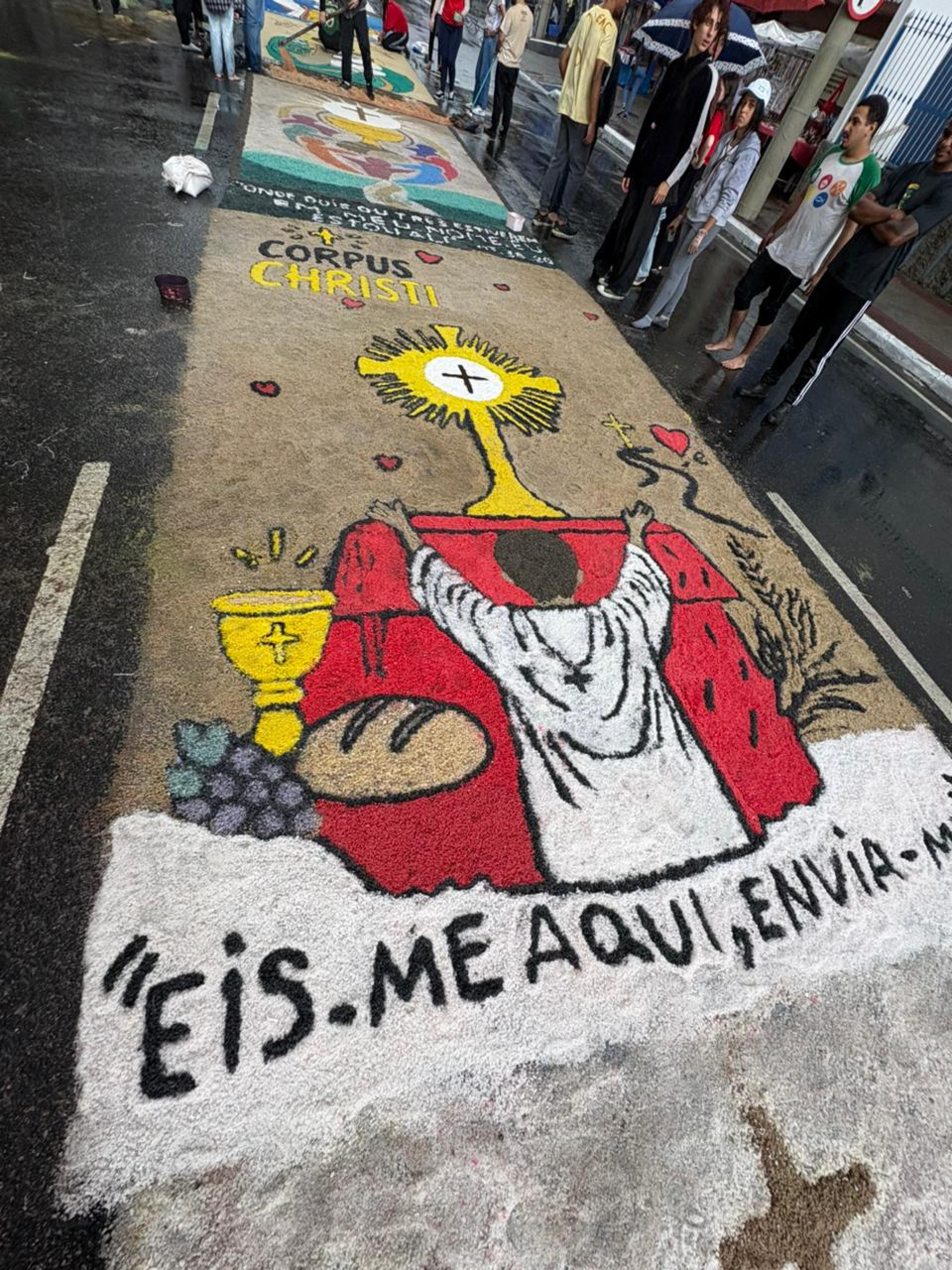 236 painéis de 5,50 de altura x 3 de largura foram criados por voluntários de São Gonçalo - Divulgação/ Pascom Paróquia N. S. de Fátima