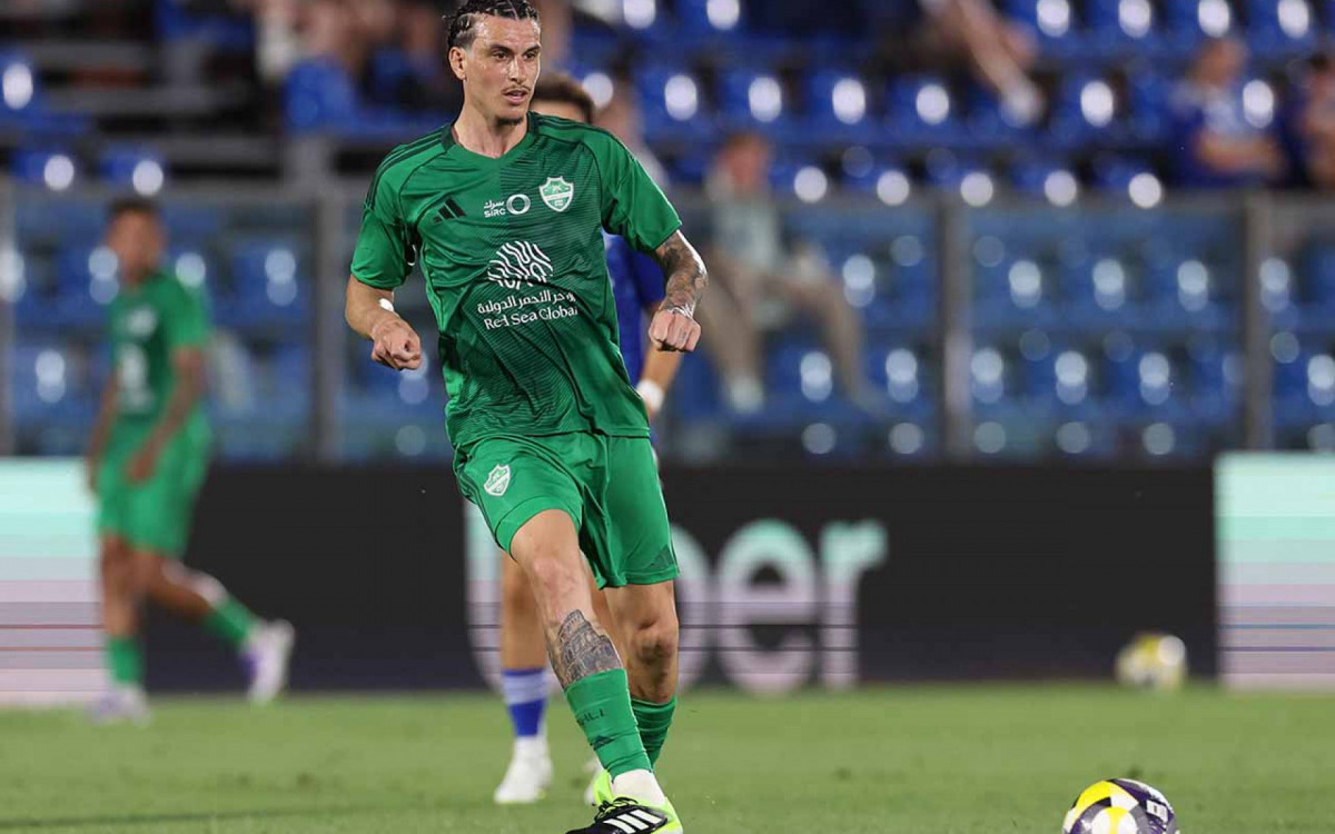 COMO, ITALY - JULY 23: Roger Ibanez of Al-Ahli in action during the Como Cup played between Como and Al-Ahli at Giuseppe Sinigaglia Stadium on July 23, 2025 in Como, Italy. (Photo by Claudio Villa/Getty Images)