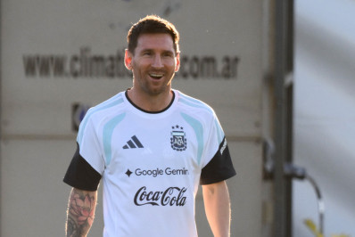 Scaloni indica possível retorno de Messi e projeta minutos em amistosos
