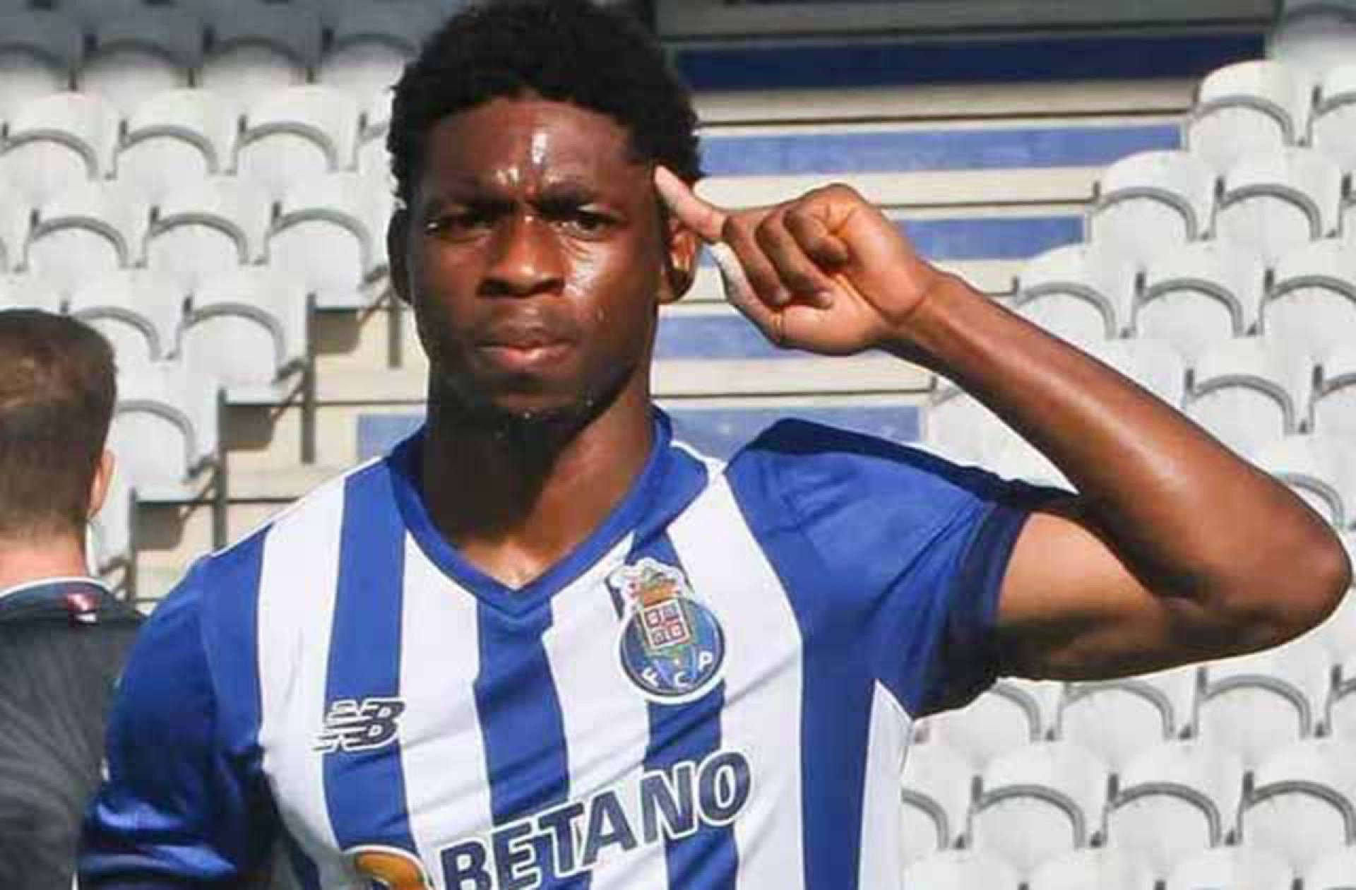 De olho em refor&ccedil;os, Vasco sonda zagueiro e atacante que atuam no futebol europeu