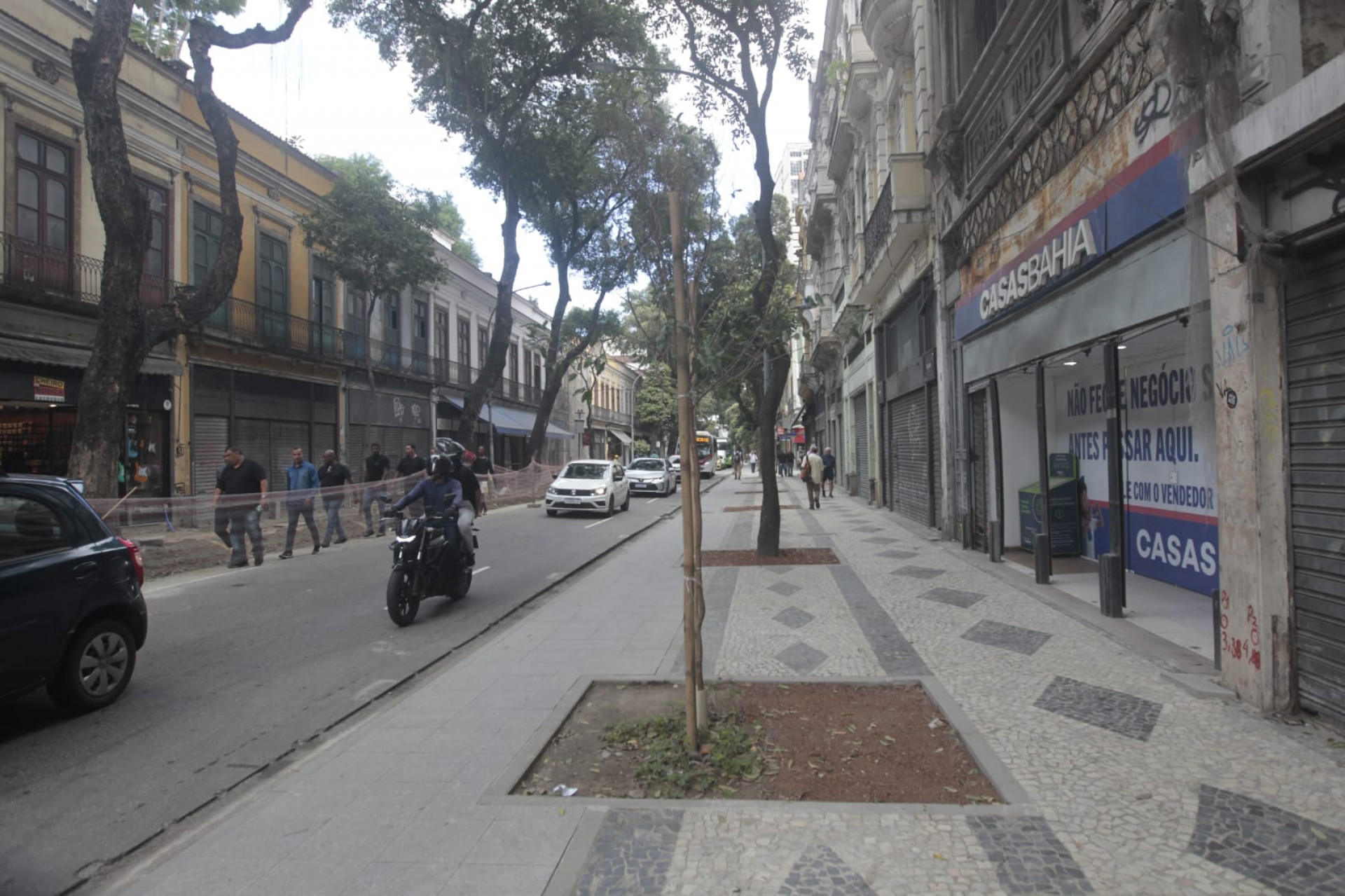Cal&ccedil;adas da Rua da Carioca est&atilde;o sendo ampliadas - Reginaldo Pimenta / Ag&ecirc;ncia O Dia