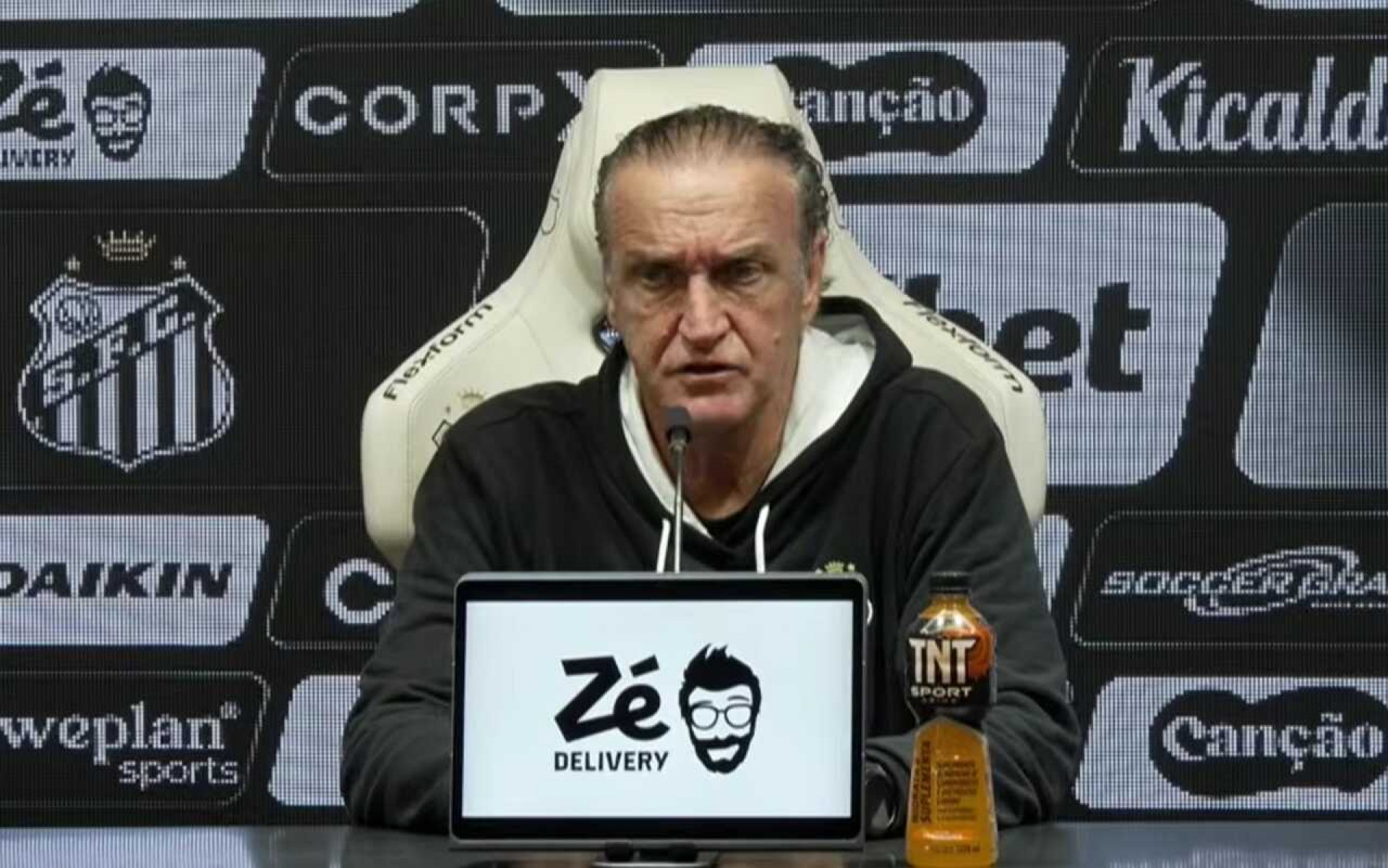 Arboleda &eacute; oferecido ao Santos e agita bastidores do mercado
