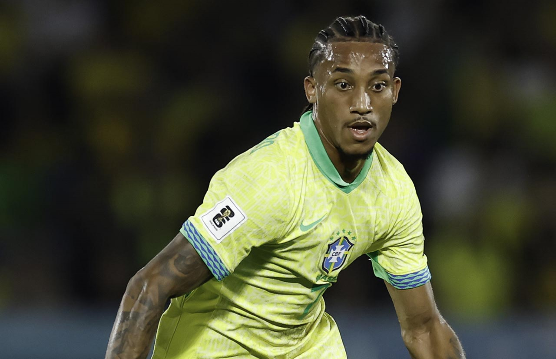 Cartaz de Brasil x Egito coloca atleta fora da Copa para promover jogo da Sele&ccedil;&atilde;o