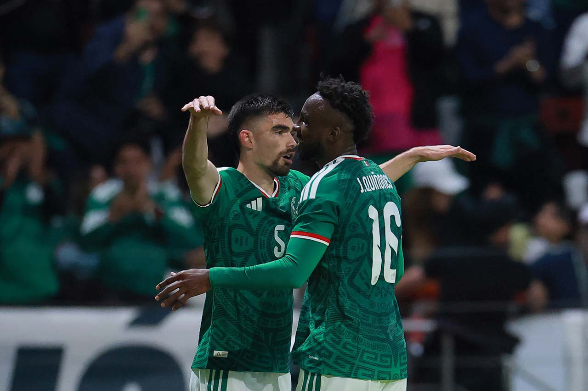 TOLUCA, MEXICO - JUNE 04: Johan Vasquez of Mexico celebrates with teammate Julian Qui&ntilde;ones after scoring the team's first goal during the international friendly match between Mexico and Serbia at Nemesio Diez Stadium on June 04, 2026 in Toluca, Mexico. (Photo by Manuel Velasquez/Getty Images)