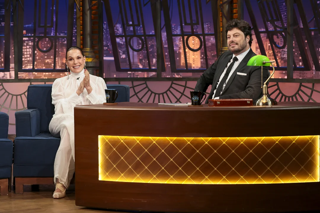 Carolina Ferraz participou do programa 'The Noite' - Reprodução/Instagram 