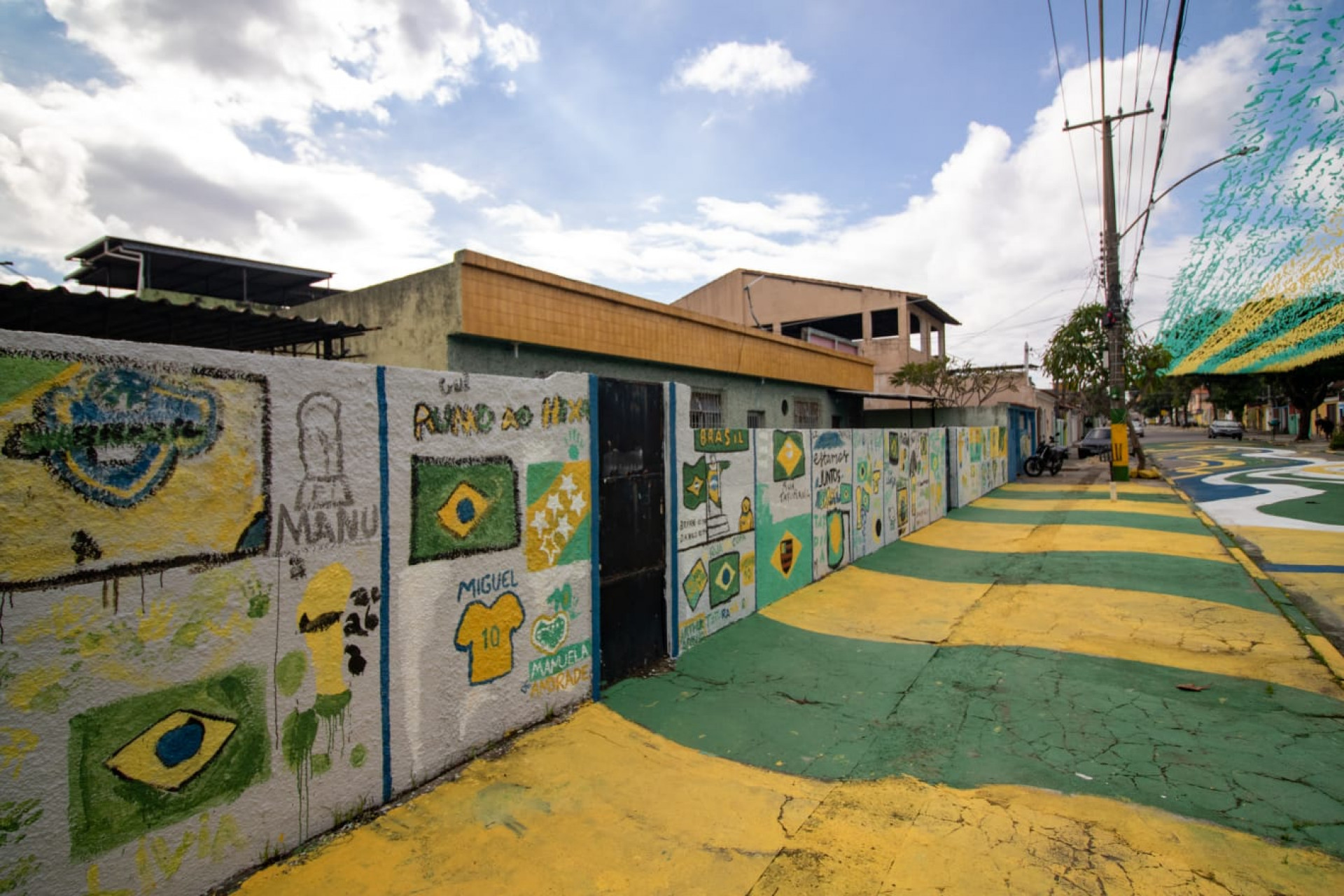 Muro feito pelas crianças na Rua Taturana, em Vicente de Carvalho - Érica Martins/Agência O DIA